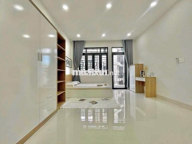 Ban công đường Hoàng Văn Thụ Full nội thất.giáp sân bay.