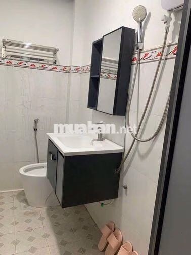Cho thuê nhà nguyên căn 4 phòng ngủ 4 máy lạnh nhà mớI sơn 