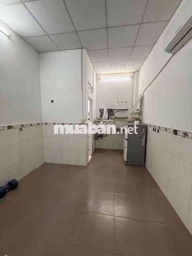 CÁC IUH 300n - PHÒNG TRỆT SẲN MÁY LẠNH - CỬA SỔ TRỜI