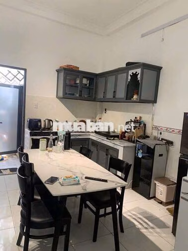 Cho thuê nhà nguyên căn 4 phòng ngủ 4 máy lạnh nhà mớI sơn 