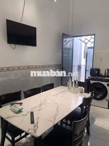 Cho thuê nhà nguyên căn 4 phòng ngủ 4 máy lạnh nhà mớI sơn 