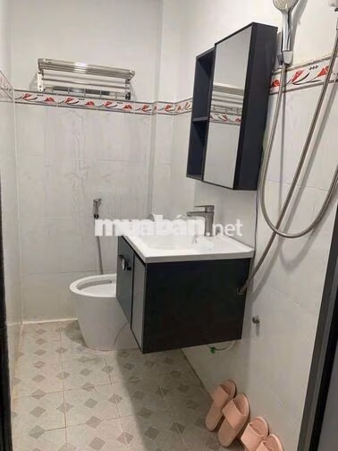 Cho thuê nhà nguyên căn 4 phòng ngủ 4 máy lạnh nhà mớI sơn 