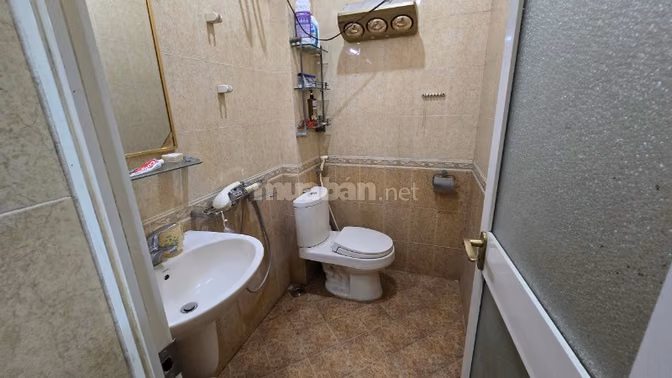 Cho thuê nhà riêng 1 ngủ đẹp sát mặt Phố Quang Trung - P. Hai Bà Trưng