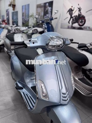 Vespa Sprint 125 Xanh .  Kim phun điện tử