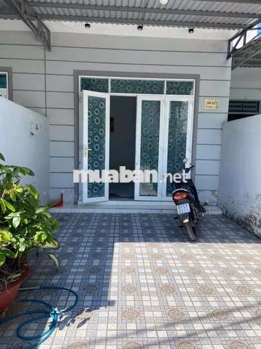 nhà hẻm rộng mát, giá phù hợp người có thu nhập vừa