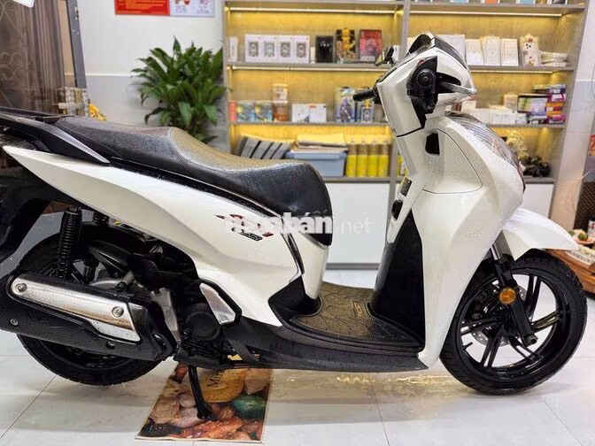 Honda SH 300i Ý Trắng Smartkey