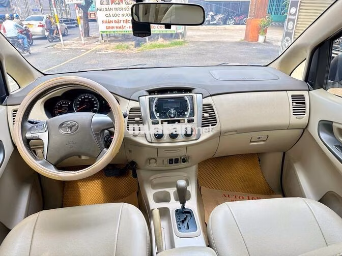 Toyota Innova 2014