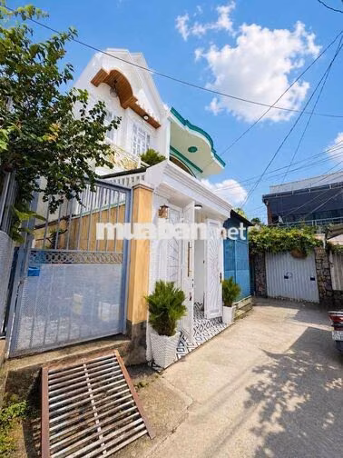 Nhà hẻm Dương Cát Lợi chính chủ, cách Phú Mỹ Hưng 5p. Sổ sẵn sang tên
