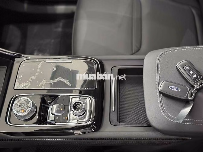 Ford Territory Trend 5 chỗ Tự động 7 cấp Trắng