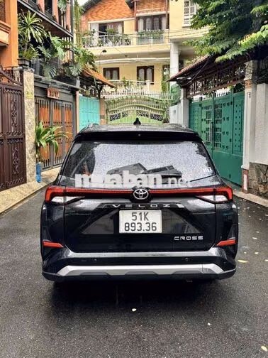 Toyota Veloz Cross CVT Top 2022 Đen 25.000 km zin