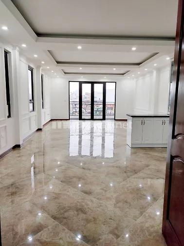 Cho thuê nhà MP Trương Định, 80m2, 7 tầng, MT 5m, thang máy, lô góc