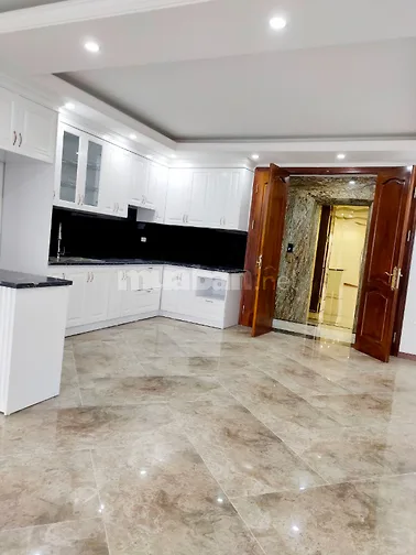 Cho thuê nhà MP Trương Định, 80m2, 7 tầng, MT 5m, thang máy, lô góc