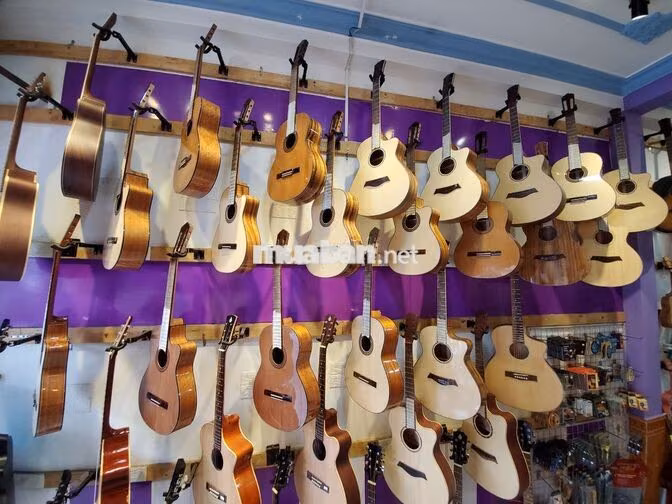 TÌM NHÂN VIÊN BÁN HÀNG ĐÀN GUITAR (LÂU DÀI)