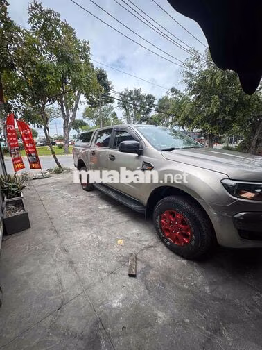 Ford Ranger XLS 2015 Số sàn Vàng cát