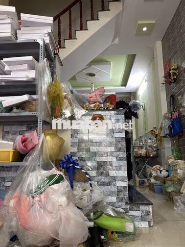 Tuyển 2 nam nhân viên gói hàng shope Bình Tân