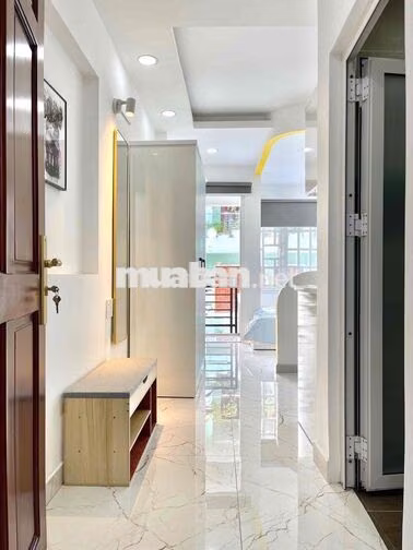 CHO THUÊ STUDIO BAN CÔNG CÓ MÁY GIẶT RIÊNG NGAY TRUNG TÂM QUẬN 1
