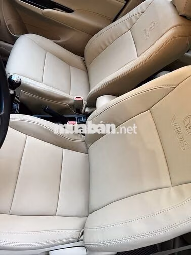Toyota Vios 2019 E MT Số sàn Vàng cát