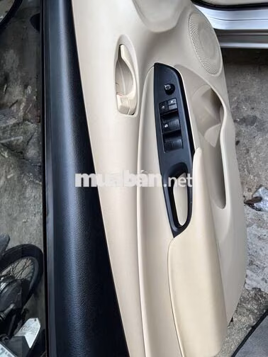 Toyota Vios 2019 E MT Số sàn Vàng cát