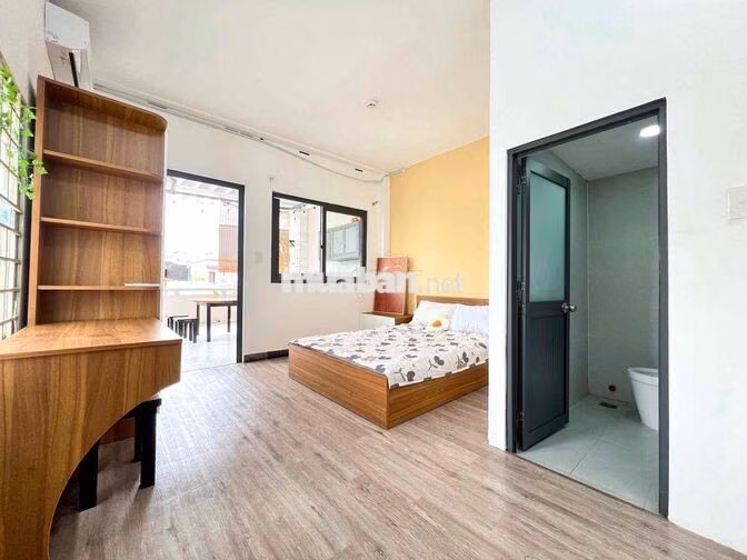 Hình thật - giá thật. Studio ban công , Tách Bếp. Vị trí nhà siêu đẹp