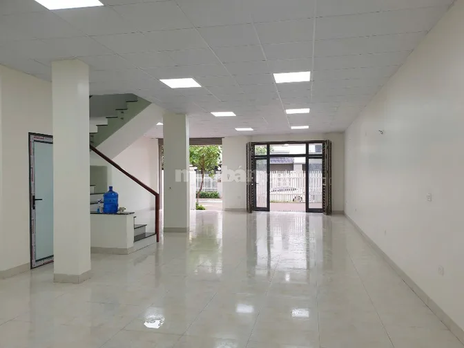Cho thuê nhà mặt phố Vũ Phạm Hàm 150m2 4 tầng lầu mặt tiền 6m khu hot