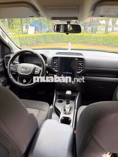 Ford Ranger XLS 4x2 AT 2025 Lướt 2v Biển SG 1 Chủ