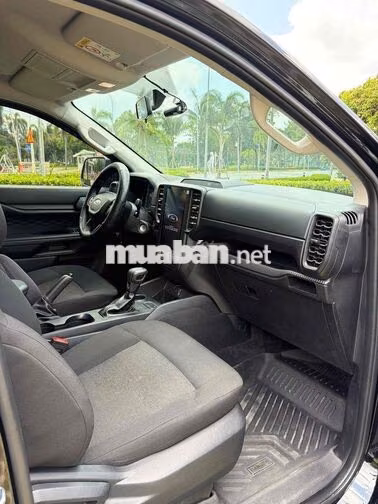 Ford Ranger XLS 4x2 AT 2025 Lướt 2v Biển SG 1 Chủ