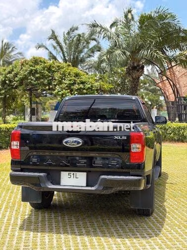 Ford Ranger XLS 4x2 AT 2025 Lướt 2v Biển SG 1 Chủ