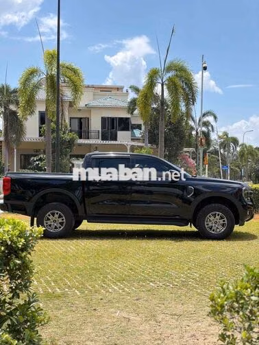 Ford Ranger XLS 4x2 AT 2025 Lướt 2v Biển SG 1 Chủ