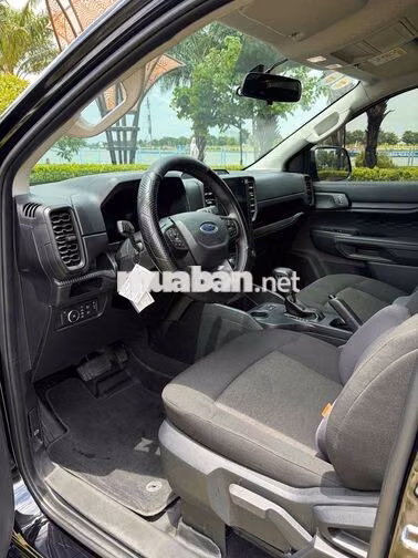 Ford Ranger XLS 4x2 AT 2025 Lướt 2v Biển SG 1 Chủ