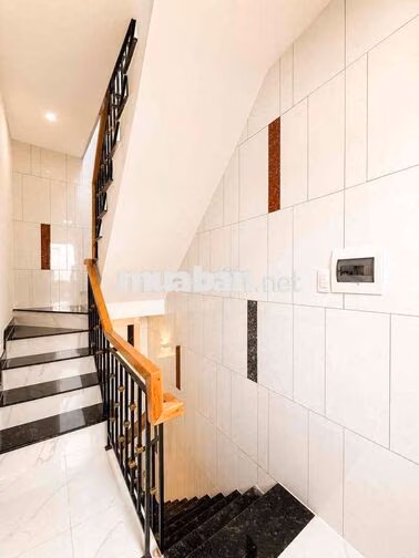 Bán nhà Hoàng Trọng Mậu Quận 7, 3 tầng, ngang 5m, hơn 80m² sử dụng