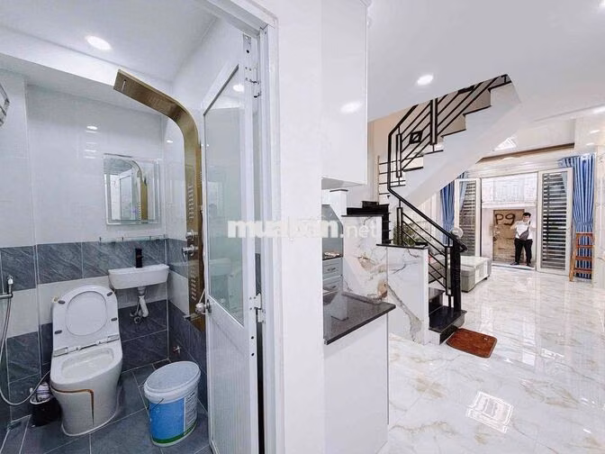 Bán nhà Bùi Văn Ba, 3 tầng,sổ hồng riêng , 4PN, 3WC, full nội thất mới