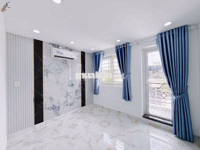Bán nhà Bùi Văn Ba, 3 tầng,sổ hồng riêng , 4PN, 3WC, full nội thất mới