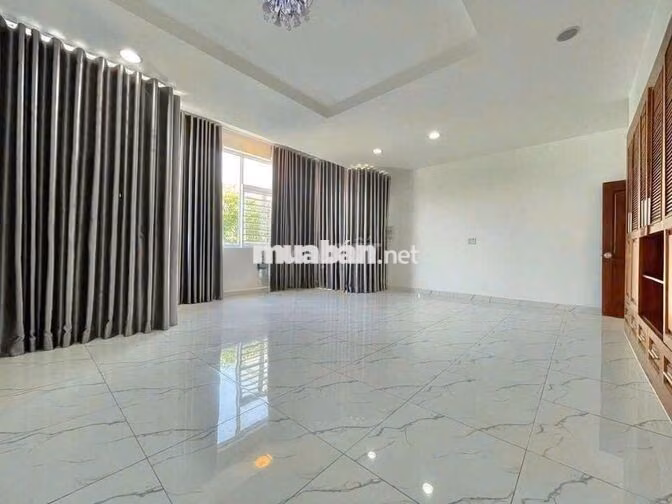 CHO THUÊ BIỆT THỰ - 168A Hoa Lan, P.2, PN - Hầm Xe, Sàn Suốt, Ngang 8m