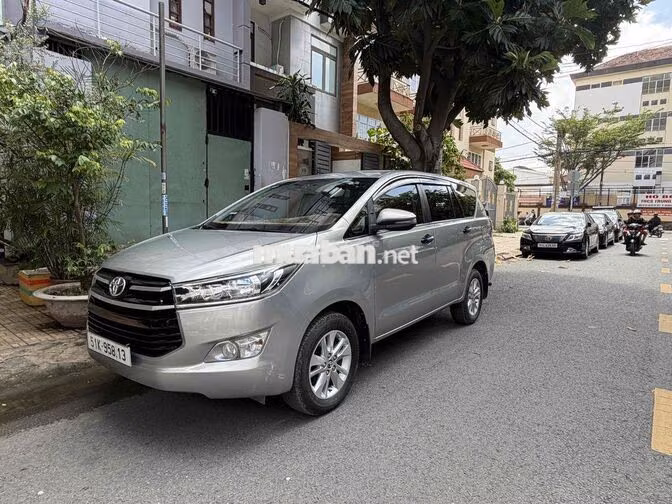 Toyota Innova E 2019 Số sàn Bạc 7 chỗ