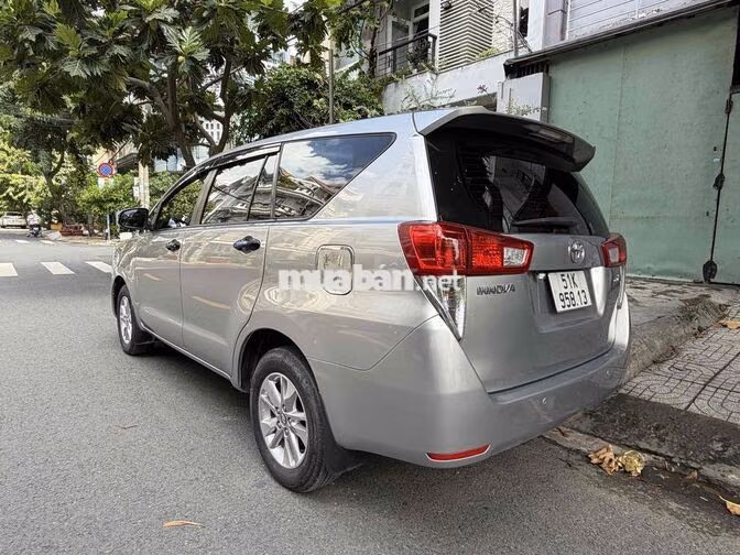 Toyota Innova E 2019 Số sàn Bạc 7 chỗ