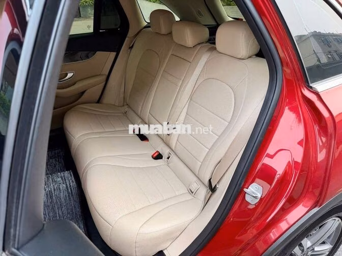 Cần bán GLC 200 4Matic - Màu đỏ (Chính chủ)