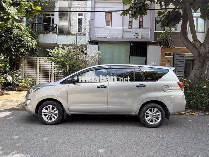 Toyota Innova E 2019 Số sàn Bạc 7 chỗ