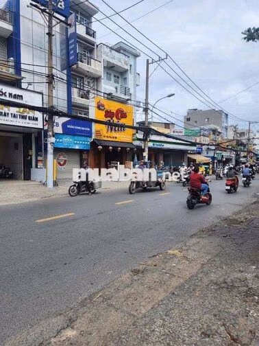 MẶT TIỀN LÊ ĐỨC THỌ CẠNH TRƯỜNG HỌC
