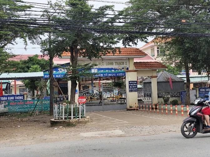 Bán nhà HXH đường Đinh Đức Thiện Cần Đước Long An 1 lầu 3pn giá 2.5 tỷ