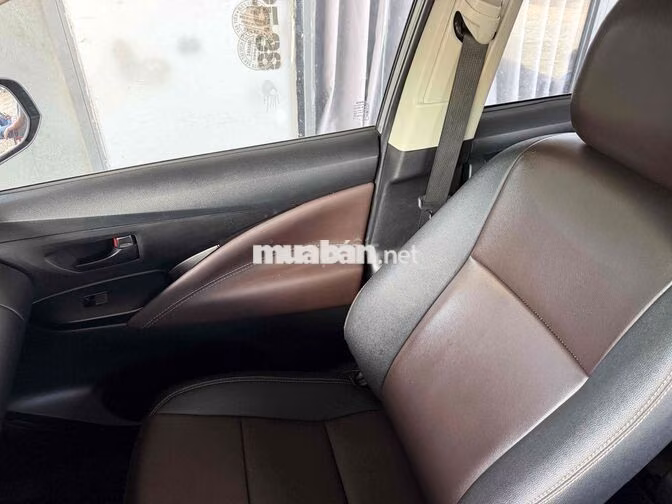 Toyota Innova E 2019 Số sàn Bạc 7 chỗ