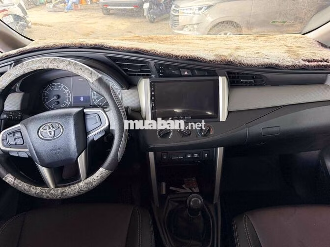 Toyota Innova E 2019 Số sàn Bạc 7 chỗ