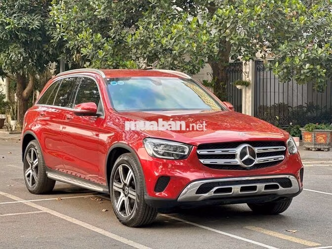 Cần bán GLC 200 4Matic - Màu đỏ (Chính chủ)