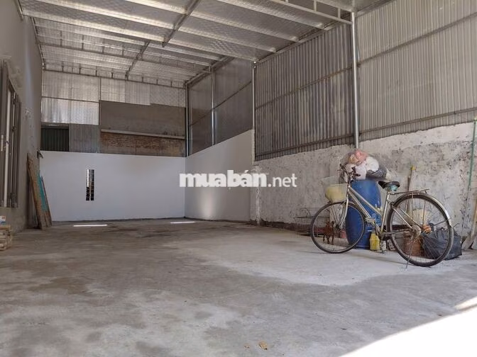 Cho thuê xưởng giá rẻ: xưởng mặt bằng điện tích 100m2, đường 2,5m
