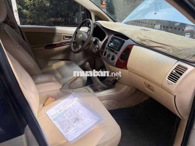 Toyota Innova 2006g Vàng cát
