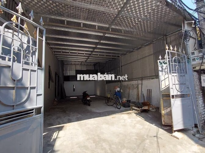 Cho thuê xưởng giá rẻ: xưởng mặt bằng điện tích 100m2, đường 2,5m