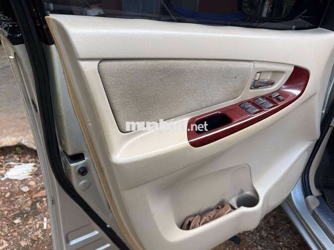 Toyota Innova 2006g Vàng cát