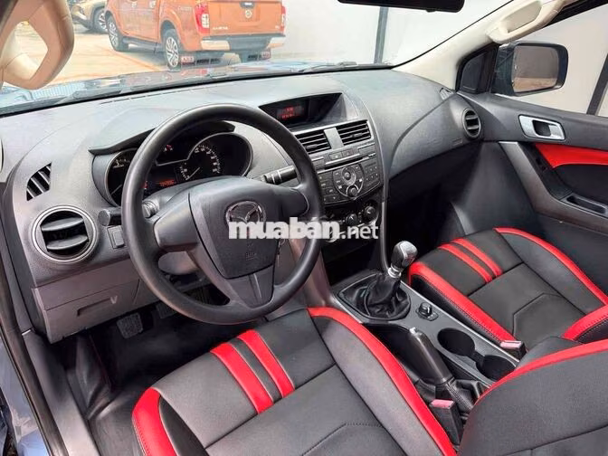 Mazda BT50 2016 số sàn 2 cầu
