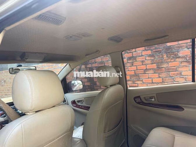 Toyota Innova 2006g Vàng cát