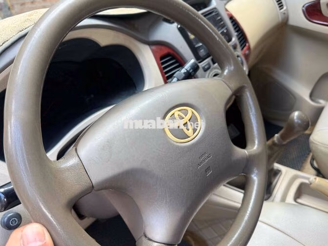 Toyota Innova 2006g Vàng cát