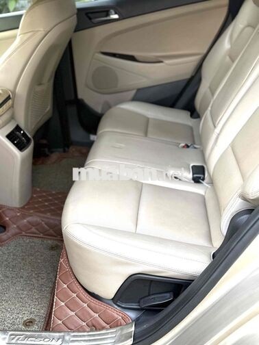 Hyundai Tucson 5 chỗ Số tự động Vàng cát